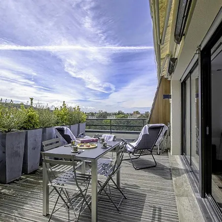 Rooftop Sea View T4 Apartment Deauville
