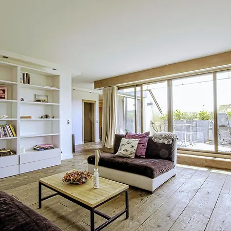 Rooftop Sea View T4 Apartment