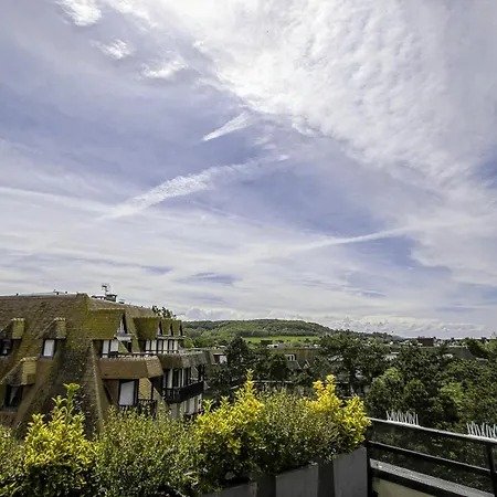 Rooftop Sea View T4 Apartment Deauville