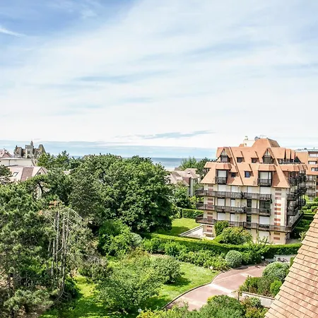 Rooftop Sea View T4 Apartment Deauville